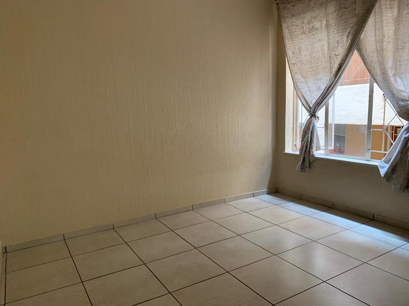 2 Bedroom Property for Sale in Helderkruin Gauteng
