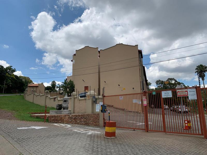 2 Bedroom Property for Sale in Helderkruin Gauteng