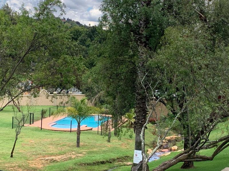 2 Bedroom Property for Sale in Helderkruin Gauteng