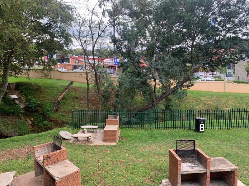 2 Bedroom Property for Sale in Helderkruin Gauteng