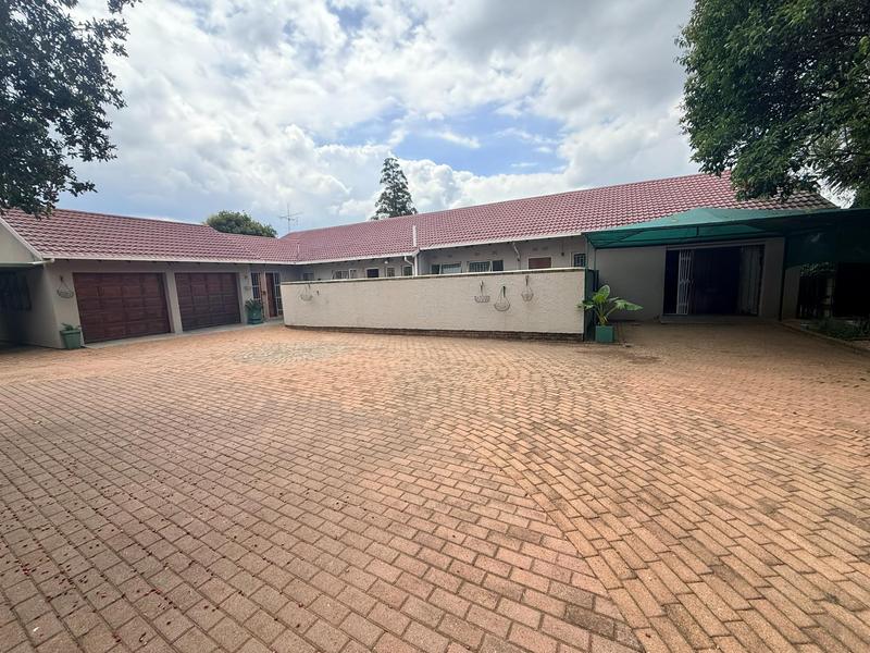 To Let 4 Bedroom Property for Rent in Glen Marais Gauteng