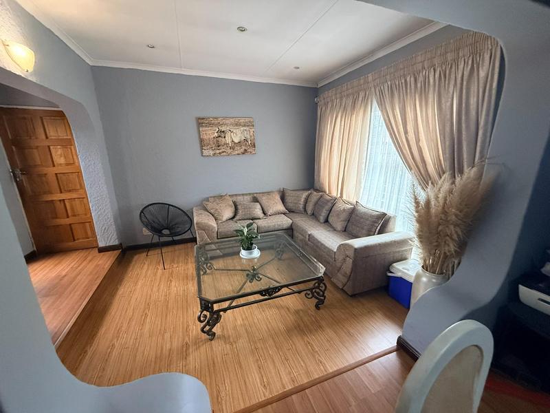 To Let 4 Bedroom Property for Rent in Glen Marais Gauteng