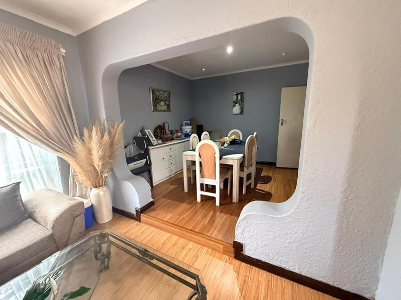 To Let 4 Bedroom Property for Rent in Glen Marais Gauteng
