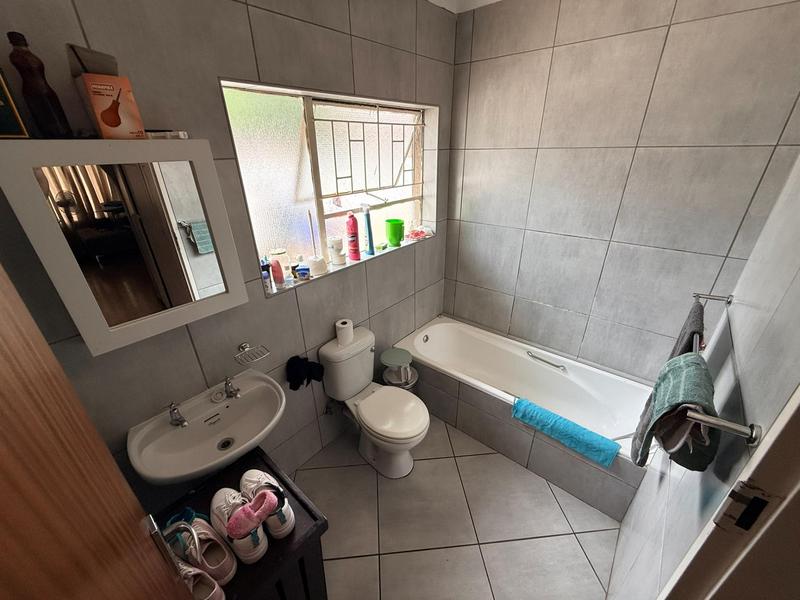To Let 4 Bedroom Property for Rent in Glen Marais Gauteng