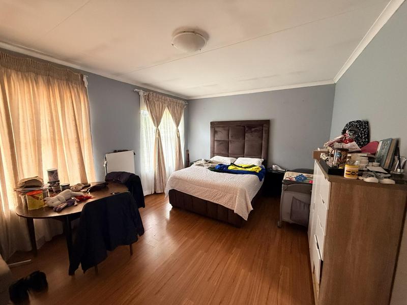 To Let 4 Bedroom Property for Rent in Glen Marais Gauteng