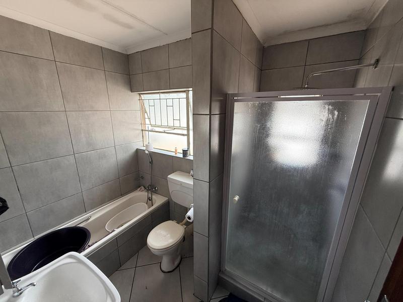To Let 4 Bedroom Property for Rent in Glen Marais Gauteng
