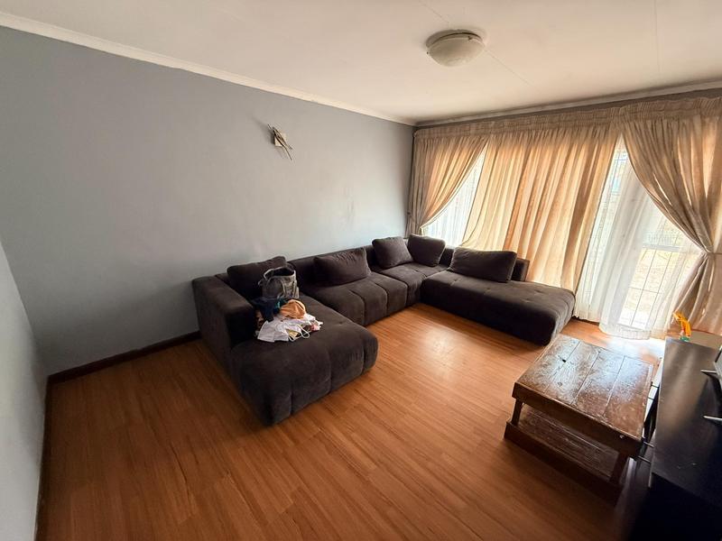 To Let 4 Bedroom Property for Rent in Glen Marais Gauteng