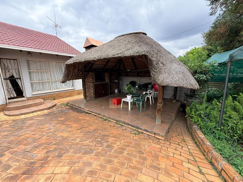 To Let 4 Bedroom Property for Rent in Glen Marais Gauteng