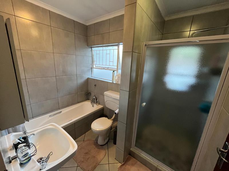 To Let 4 Bedroom Property for Rent in Glen Marais Gauteng
