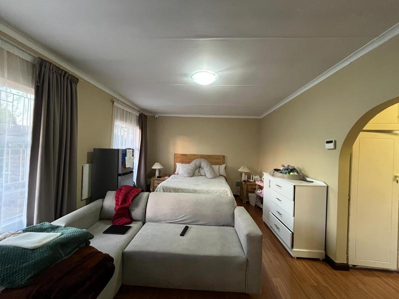 To Let 4 Bedroom Property for Rent in Glen Marais Gauteng