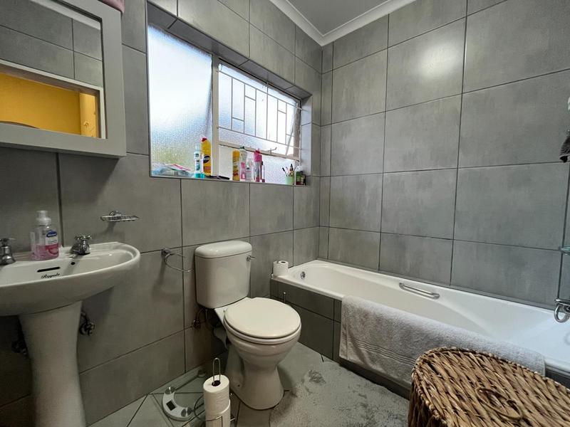 To Let 4 Bedroom Property for Rent in Glen Marais Gauteng