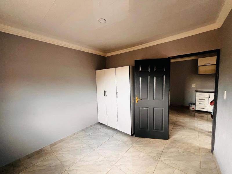 To Let 2 Bedroom Property for Rent in Zakariyya Park Gauteng