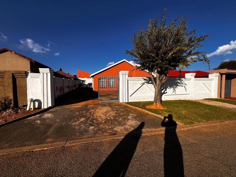 To Let 2 Bedroom Property for Rent in Zakariyya Park Gauteng