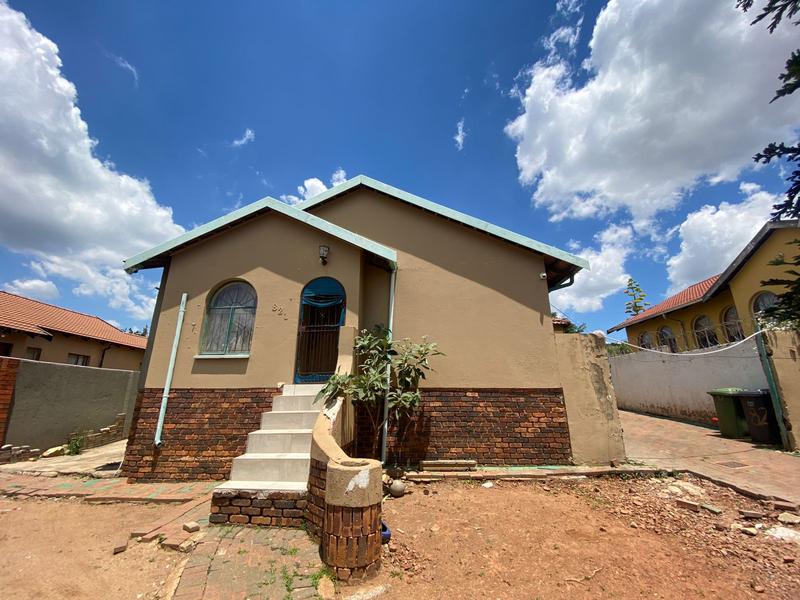 4 Bedroom Property for Sale in Zakariyya Park Gauteng