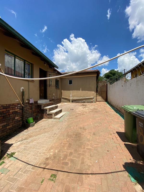 4 Bedroom Property for Sale in Zakariyya Park Gauteng