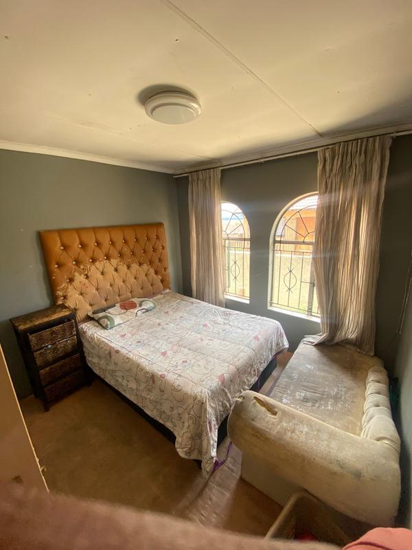 4 Bedroom Property for Sale in Zakariyya Park Gauteng