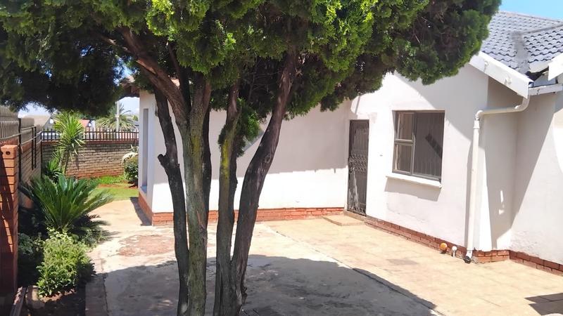 3 Bedroom Property for Sale in Zakariyya Park Gauteng