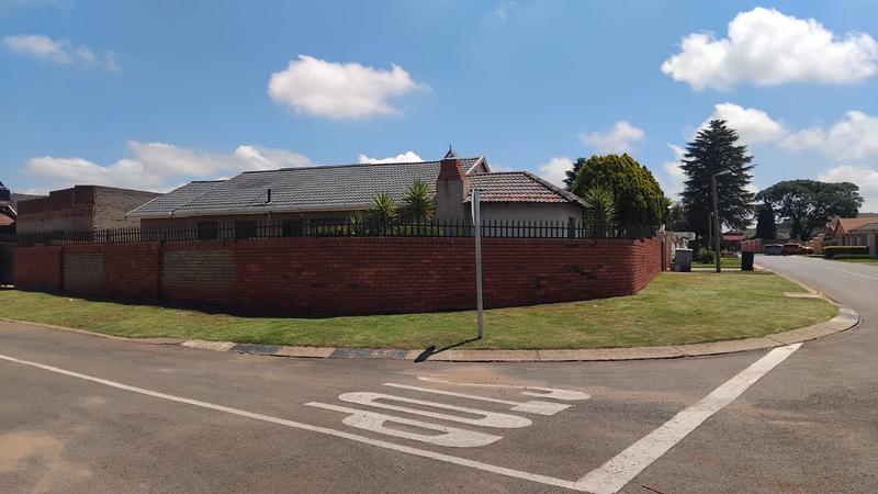 3 Bedroom Property for Sale in Zakariyya Park Gauteng