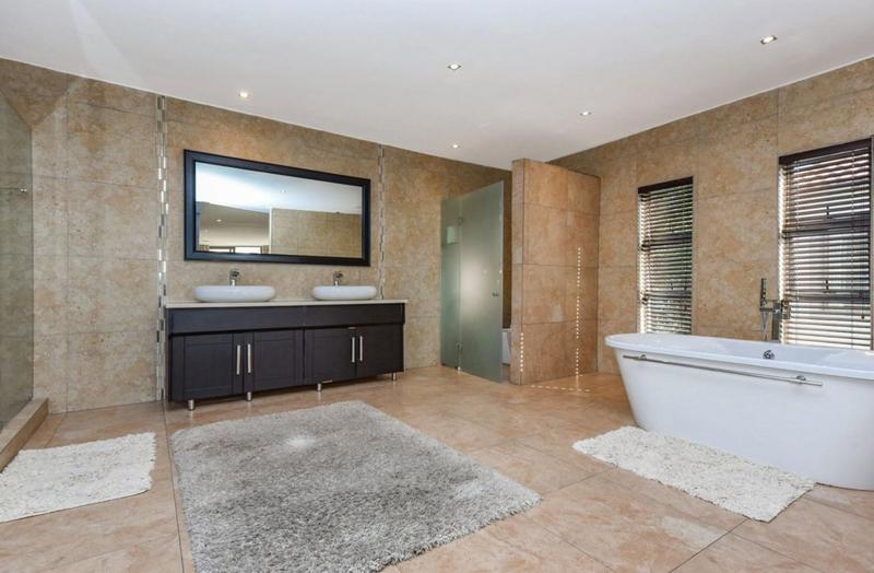 To Let 5 Bedroom Property for Rent in Beverley Gauteng