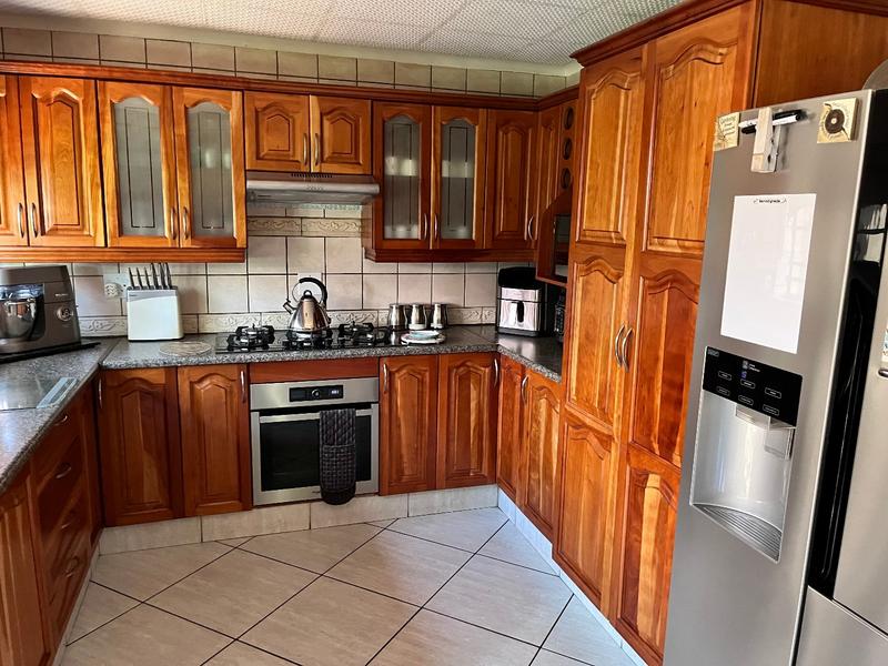 4 Bedroom Property for Sale in Montana Tuine Gauteng