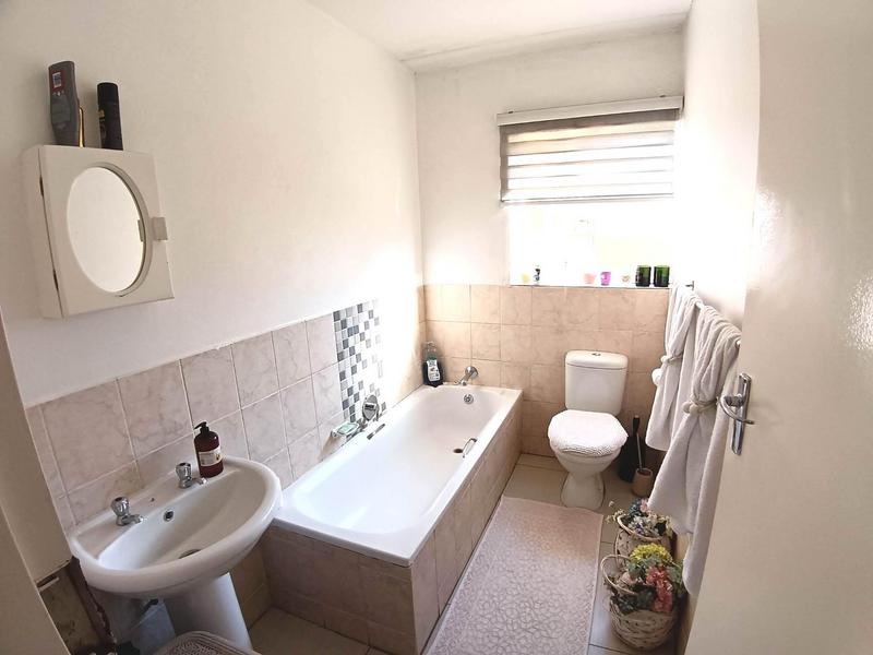 2 Bedroom Property for Sale in Noordwyk Gauteng