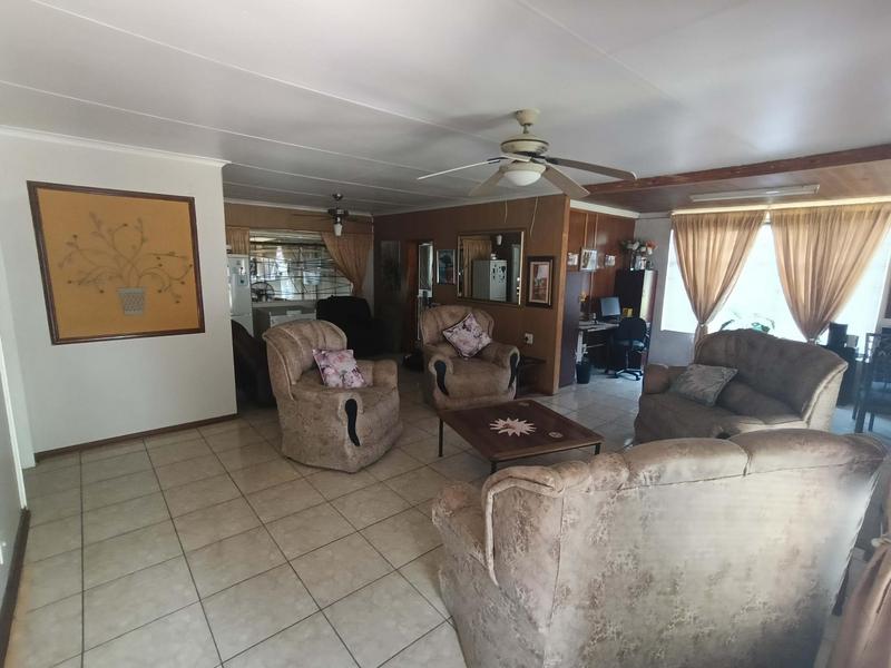 3 Bedroom Property for Sale in Lodeyko Gauteng