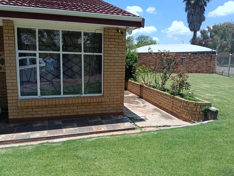 3 Bedroom Property for Sale in Lodeyko Gauteng