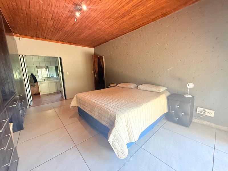 4 Bedroom Property for Sale in Flora Gardens Gauteng