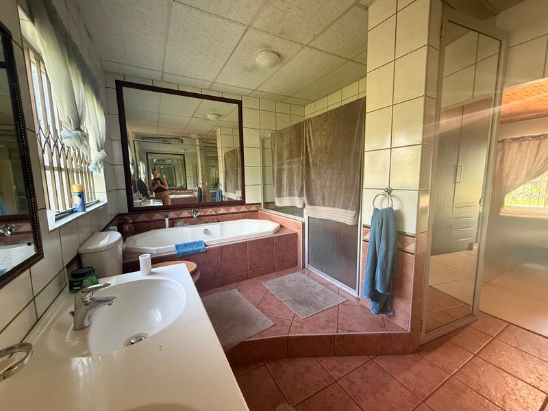 4 Bedroom Property for Sale in Flora Gardens Gauteng