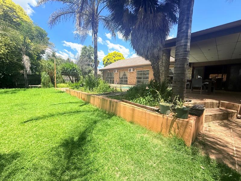 4 Bedroom Property for Sale in Flora Gardens Gauteng
