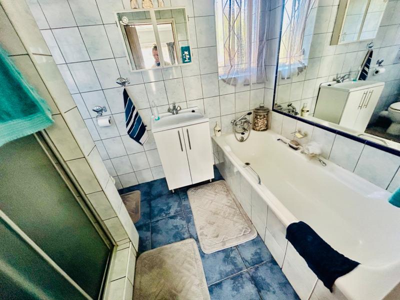 3 Bedroom Property for Sale in Flora Gardens Gauteng