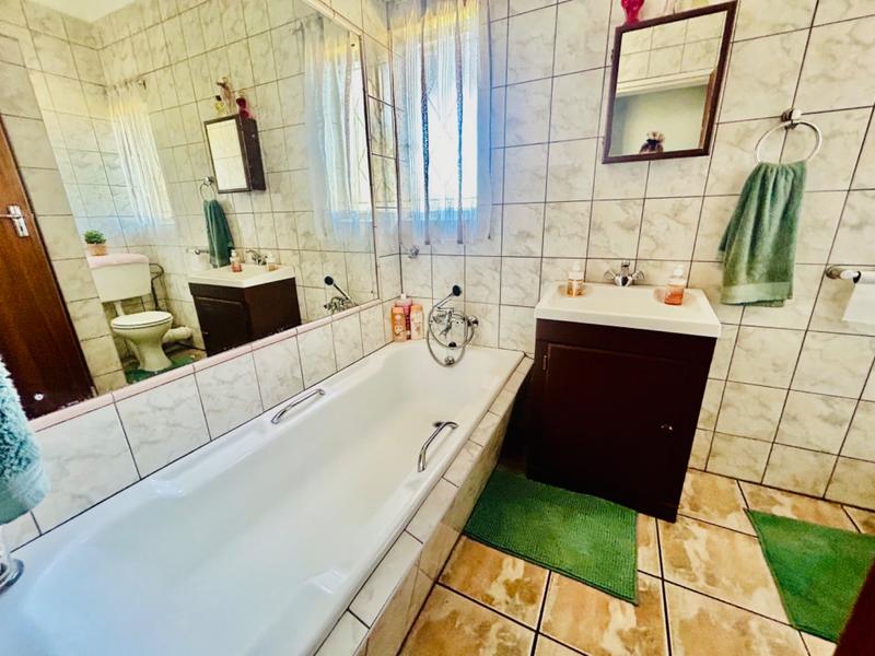 3 Bedroom Property for Sale in Flora Gardens Gauteng