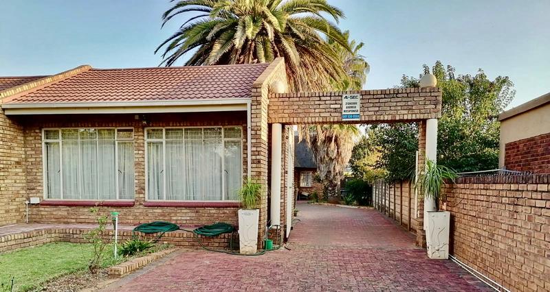 4 Bedroom Property for Sale in Flora Gardens Gauteng