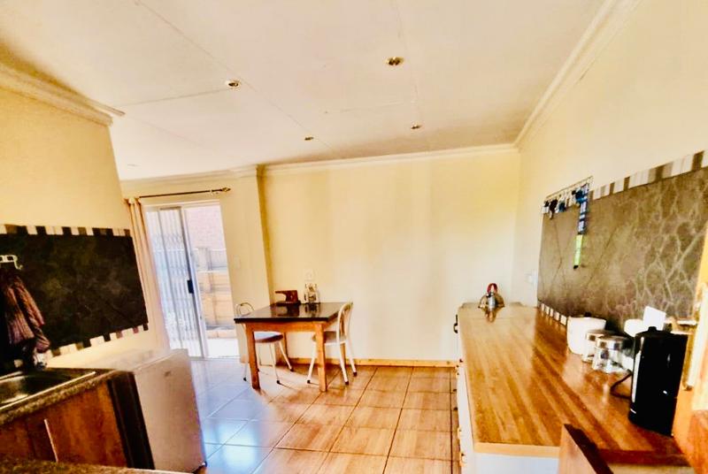 4 Bedroom Property for Sale in Flora Gardens Gauteng