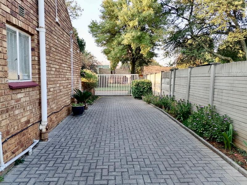 4 Bedroom Property for Sale in Flora Gardens Gauteng