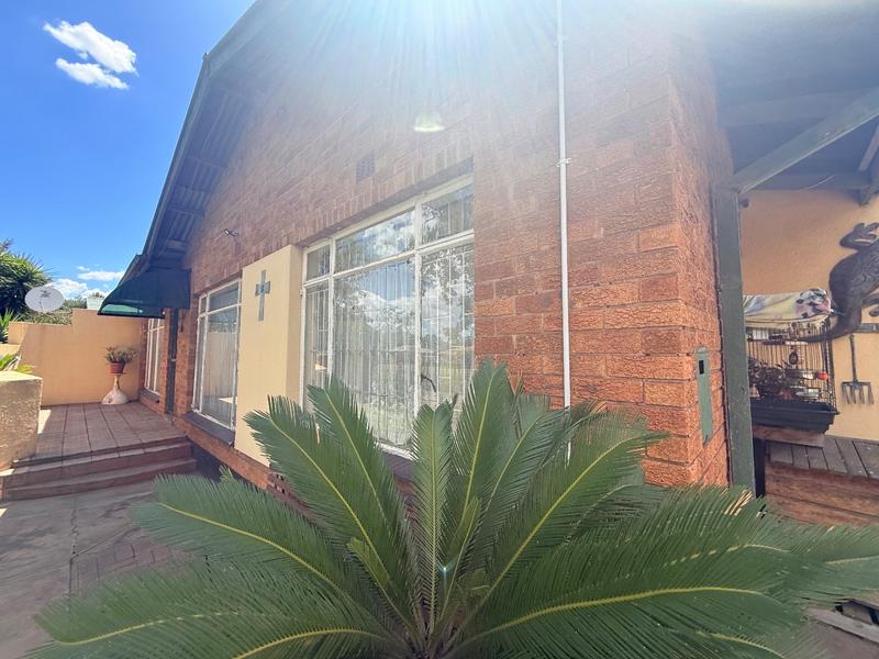 3 Bedroom Property for Sale in Vanderbijlpark CW 4 Gauteng