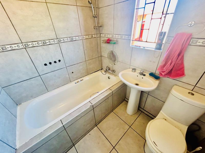 2 Bedroom Property for Sale in Vanderbijlpark Cw 6 Gauteng