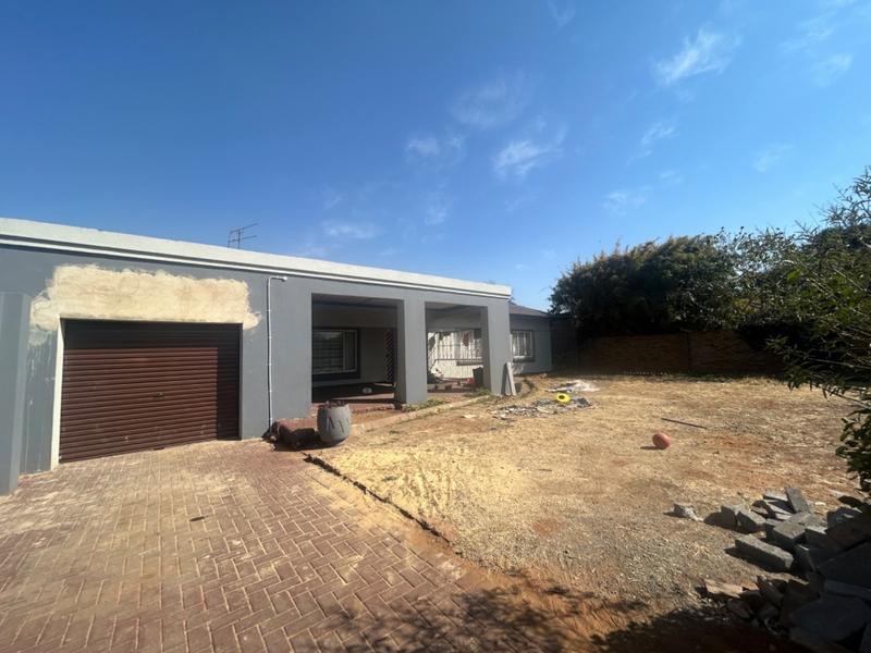 6 Bedroom Property for Sale in Vanderbijlpark Cw 6 Gauteng