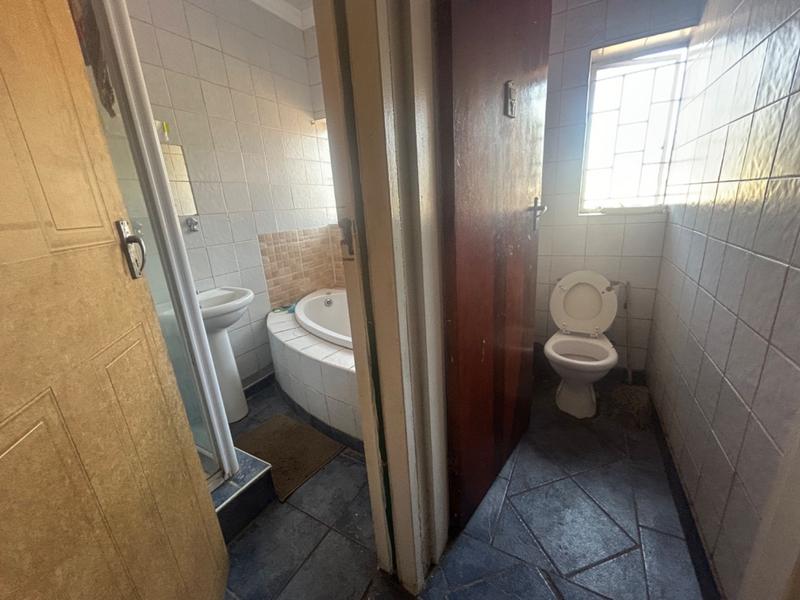 6 Bedroom Property for Sale in Vanderbijlpark Cw 6 Gauteng