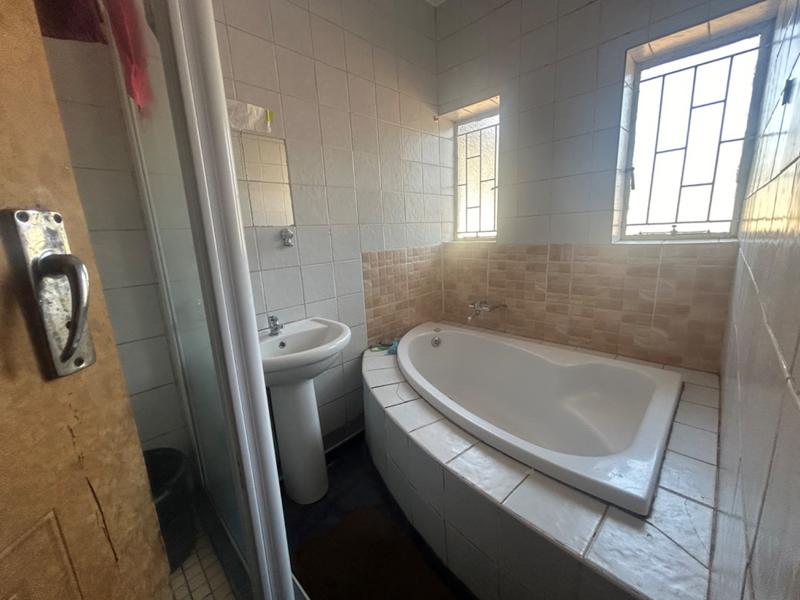 6 Bedroom Property for Sale in Vanderbijlpark Cw 6 Gauteng