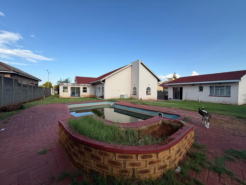 4 Bedroom Property for Sale in Vanderbijlpark SE 3 Gauteng