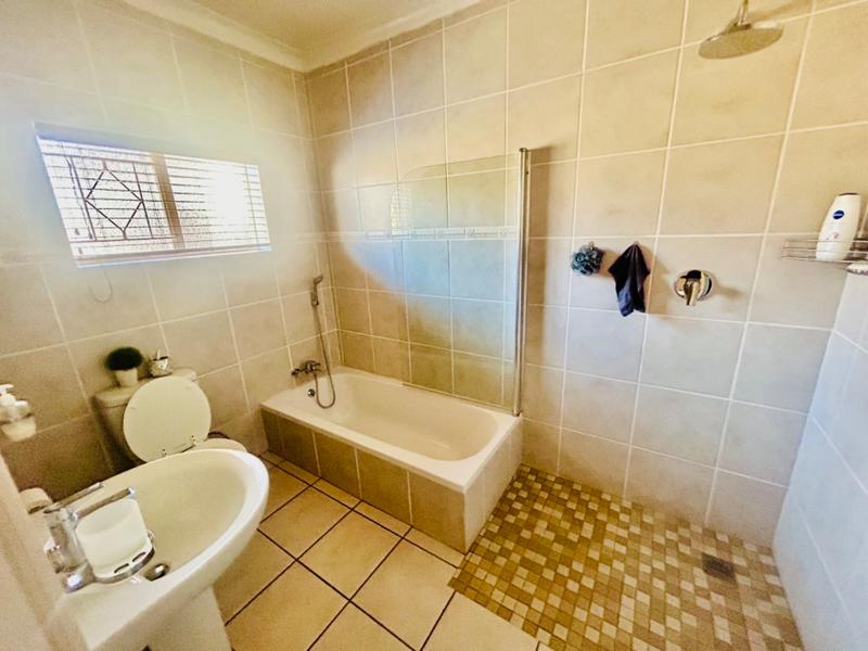 4 Bedroom Property for Sale in Vanderbijlpark SW 1 Gauteng