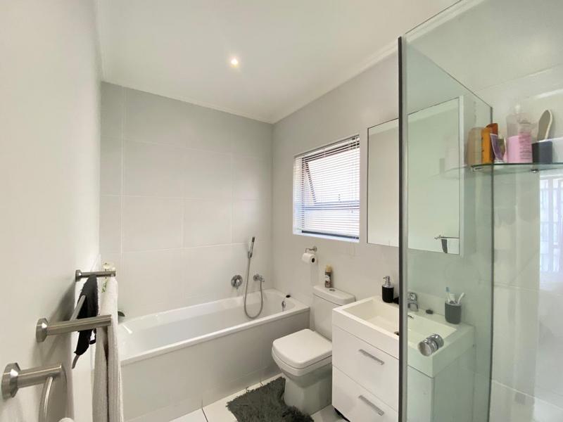 1 Bedroom Property for Sale in Lonehill Gauteng