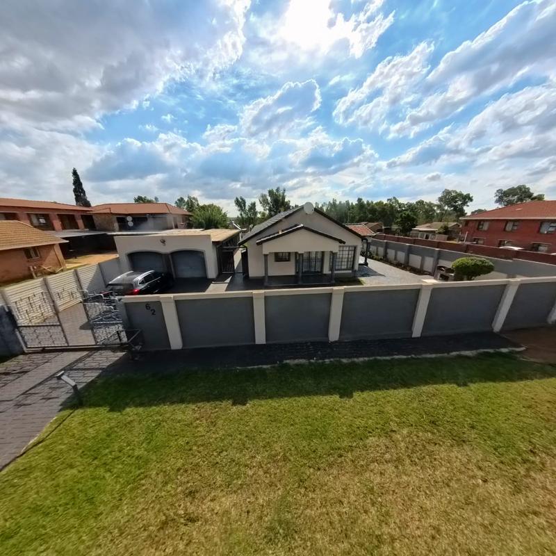 3 Bedroom Property for Sale in Clayville Gauteng