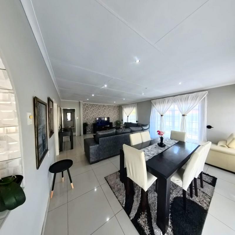 3 Bedroom Property for Sale in Clayville Gauteng