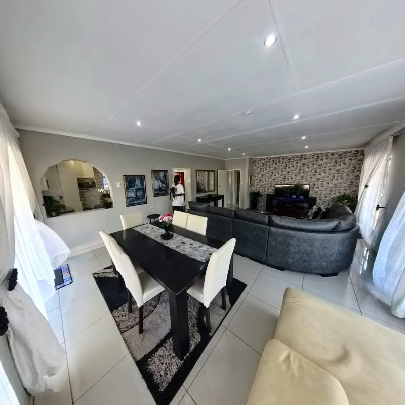 3 Bedroom Property for Sale in Clayville Gauteng