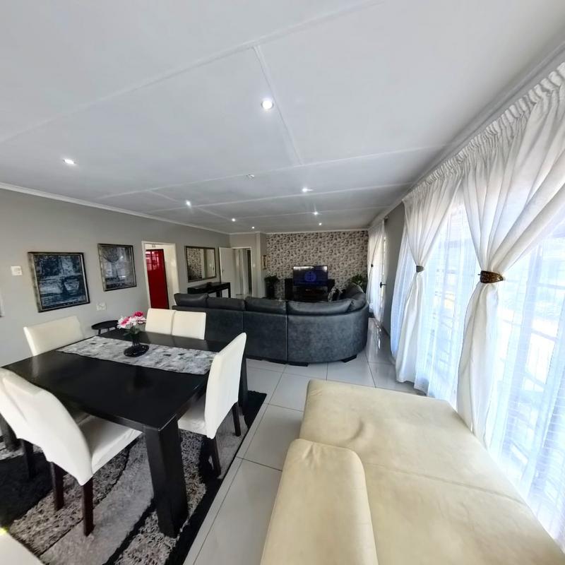 3 Bedroom Property for Sale in Clayville Gauteng