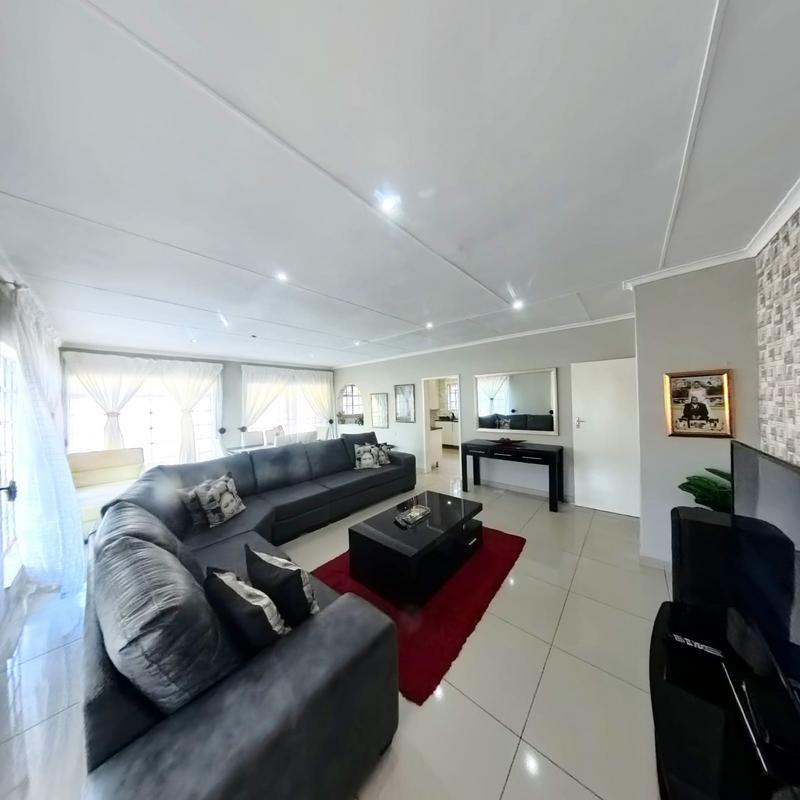 3 Bedroom Property for Sale in Clayville Gauteng