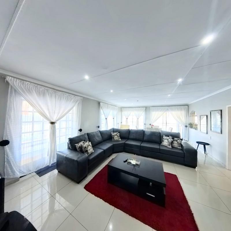 3 Bedroom Property for Sale in Clayville Gauteng