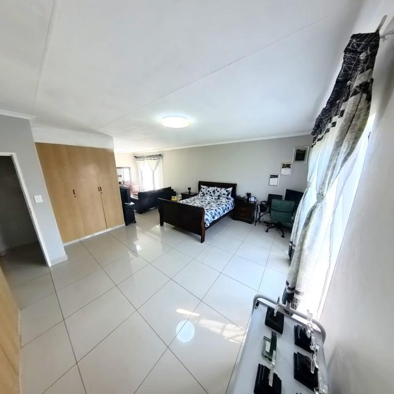 3 Bedroom Property for Sale in Clayville Gauteng